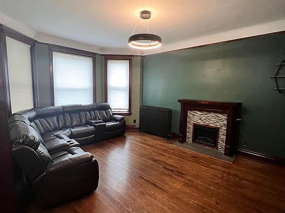 4th image of 1338 W Eddy St APT 1