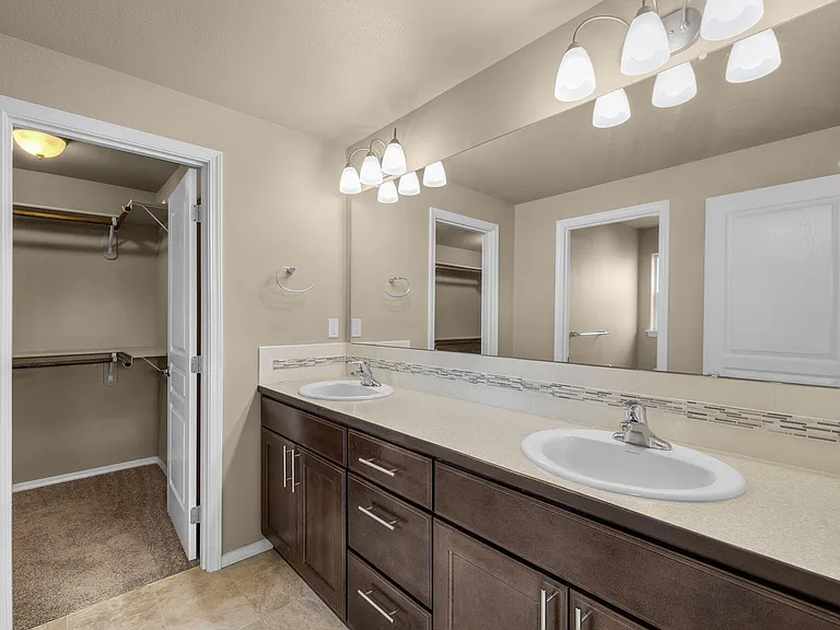 21154 Darnel Ave — Photo 13
