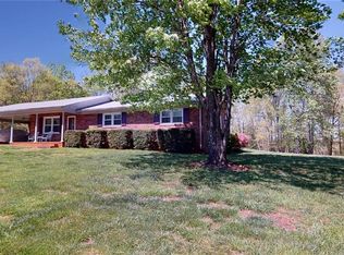 158 Ridge Rd, Mount Airy, NC 27030