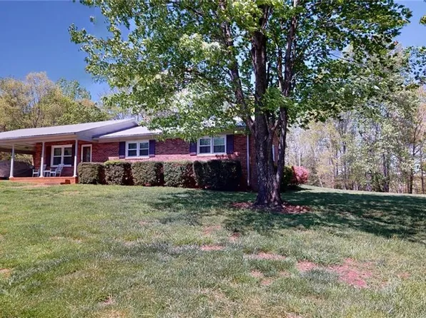 158 Ridge Rd, Mount Airy, NC 27030