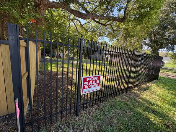 216 Bayou Rd, La Marque, TX 77568