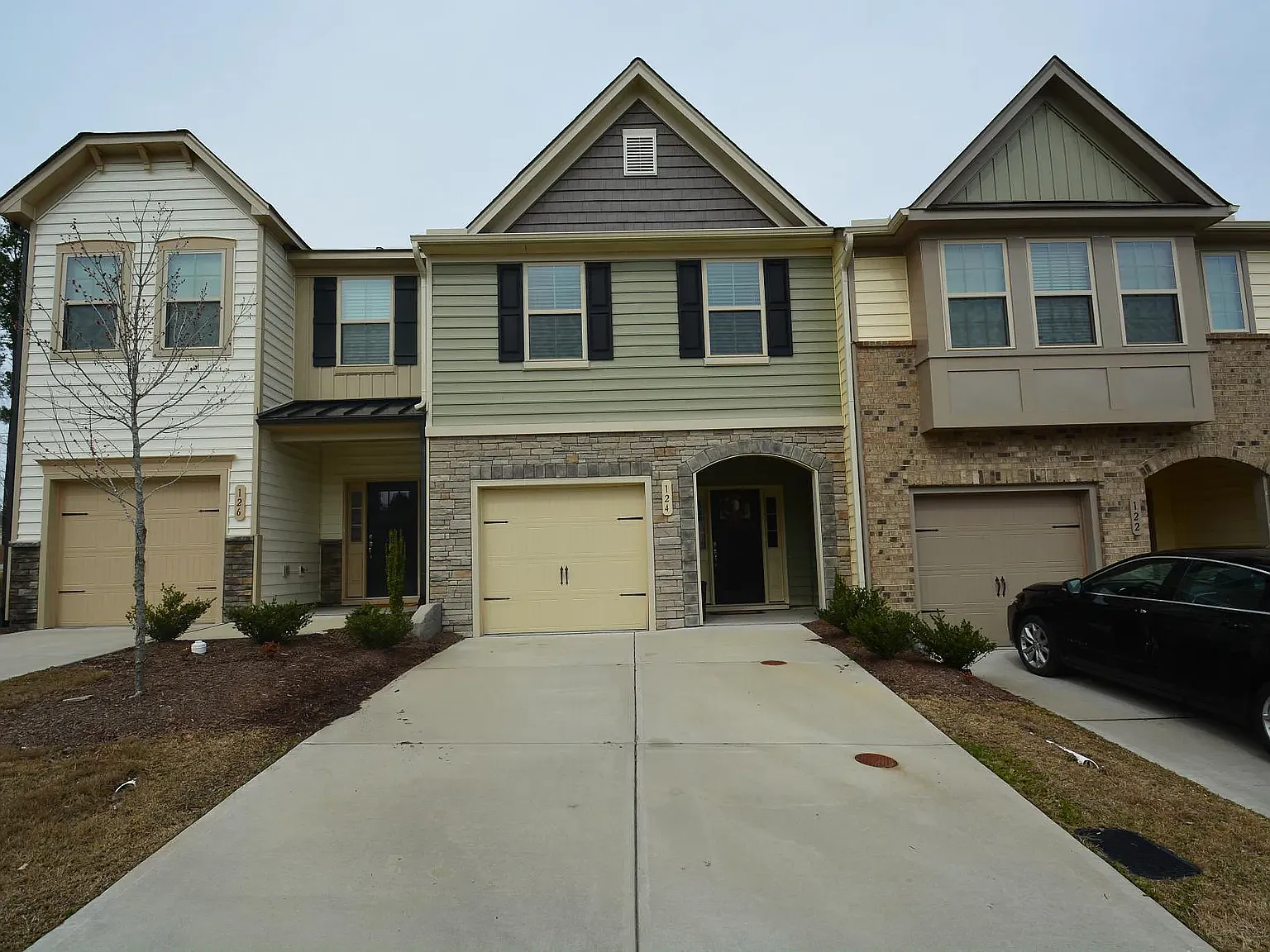 3 bed, 2.5 bath, 1600 sqft, $2,100 — Photo 1