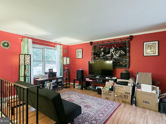 3rd image of 10 Moss Dr