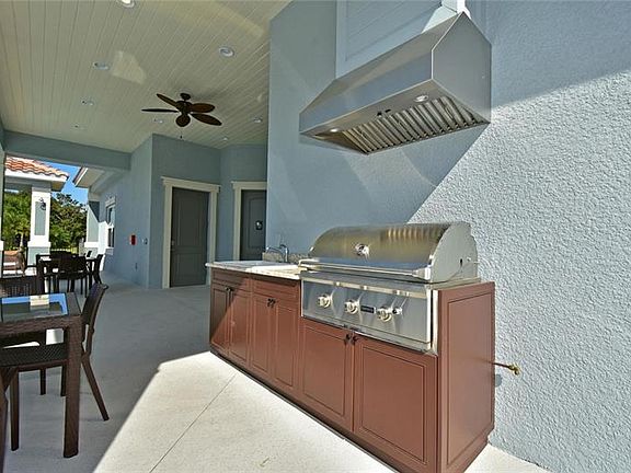 3rd image of 1309 Calle Grand St