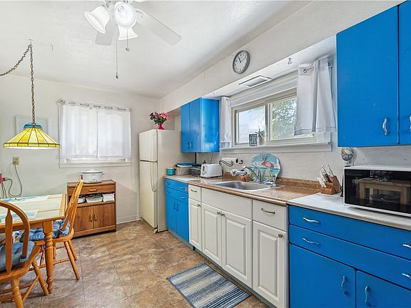 2nd image of 316-318 Washington Ave