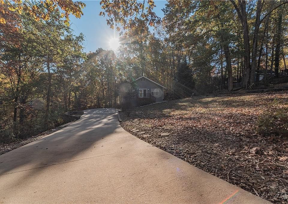 1st image of 4 Standish Ln