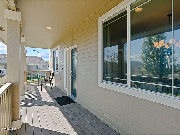 2nd image of 814 Trout Lake Ct