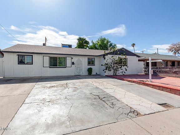 2nd image of 8151 W Clarendon Ave