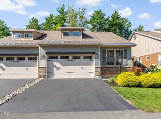 10 Canterbury Ln, Delmar, NY 12054