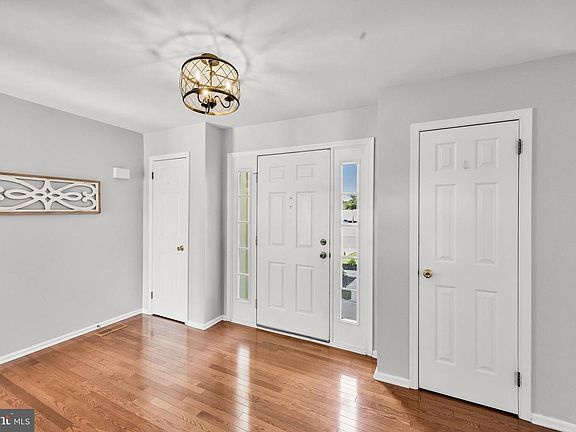 4th image of 2 Prickett Ln