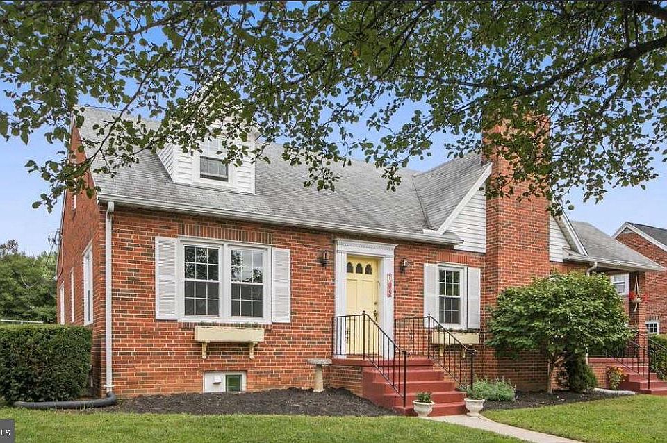 1st image of 105 Frederick Ave