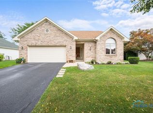 433 Georgetown Dr, Oregon, OH 43616