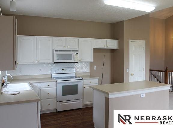 5th image of 14104 Kelly Dr