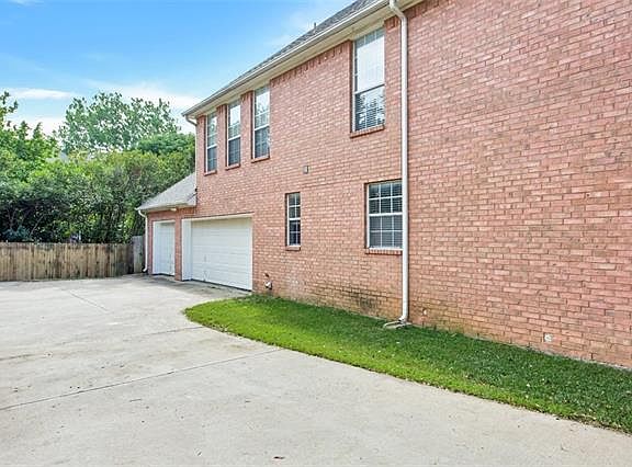 3rd image of 1504 Lake Crest Ct