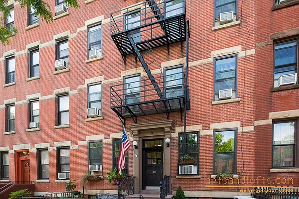 Sold by aptsandlofts.com | media 18