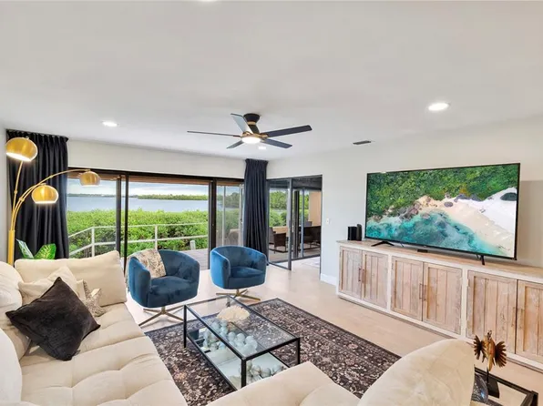 3887 Catalina Dr, Bradenton, FL 34210