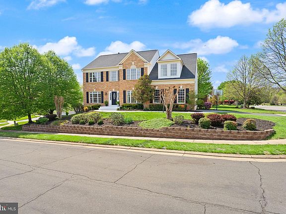 3rd image of 43179 Parkers Ridge Dr