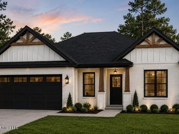 529 Oak St, Ocean Springs, MS 39564