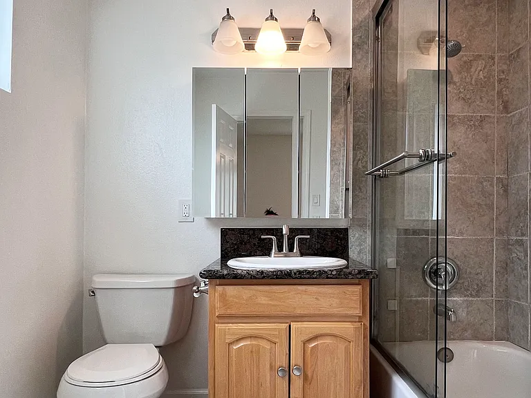 2642 W Porter Ave #12 — Photo 14