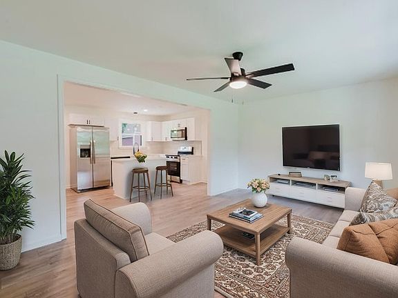 3rd image of 108 Shadydale Dr