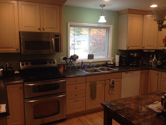 3rd image of 2923 Pinewood Dr