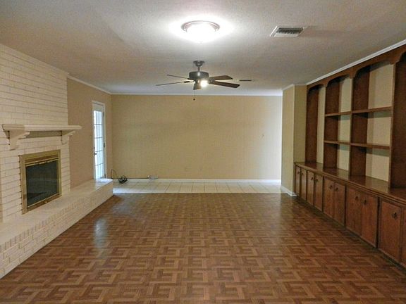 2nd image of 121 Kensington Dr