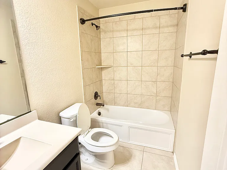 11809 Kurth Dr — Photo 5