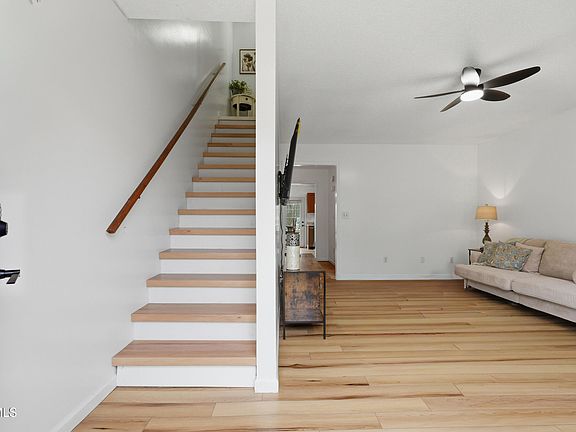 4th image of 44 Tulip Grove Cir APT 3