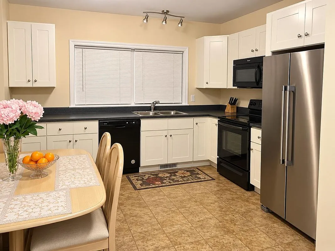 2 bed, 2.0 bath, 1024 sqft, $2,000 — Photo 2