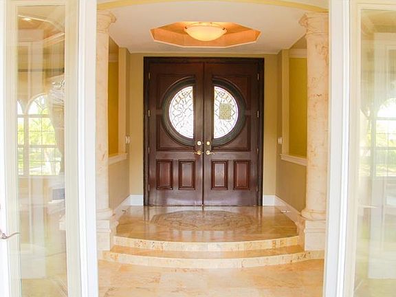 5th image of 7514 Park Springs Cir