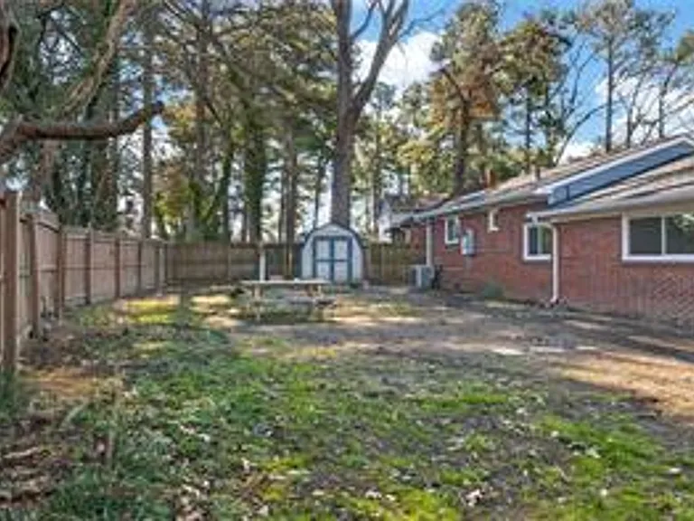 803 Townsend Ct — Photo 14