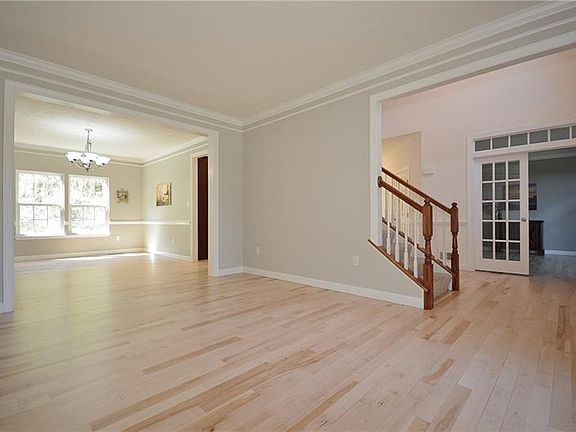 4th image of 1617 Twin Oaks Dr