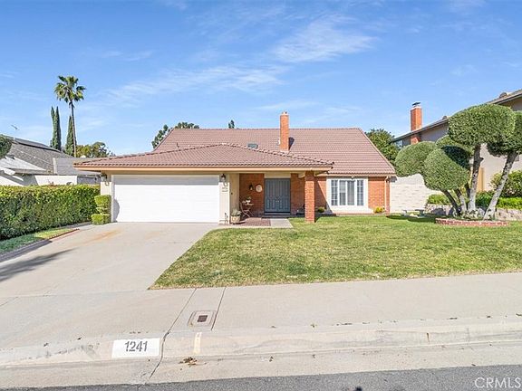 3rd image of 1241 Flintlock Rd