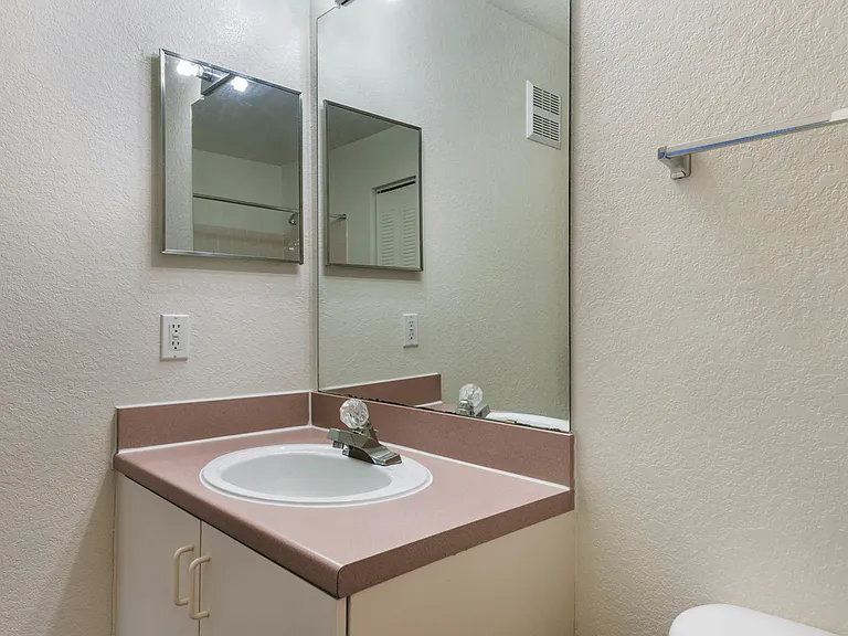Wilmington Apartments — Photo 28