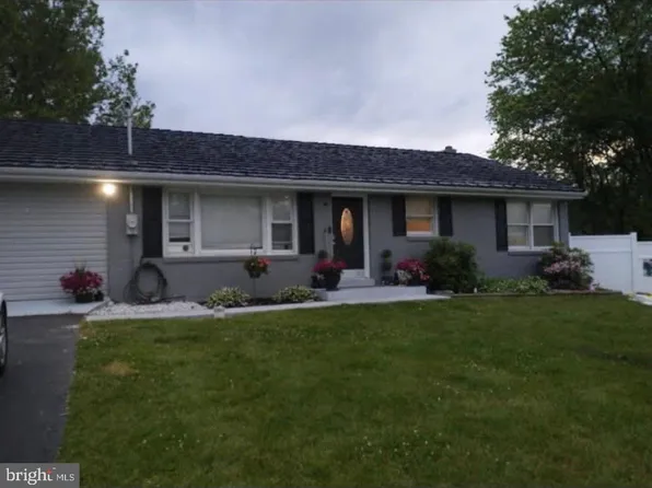 12 White Birch Ave, Mechanicsburg, PA 17050