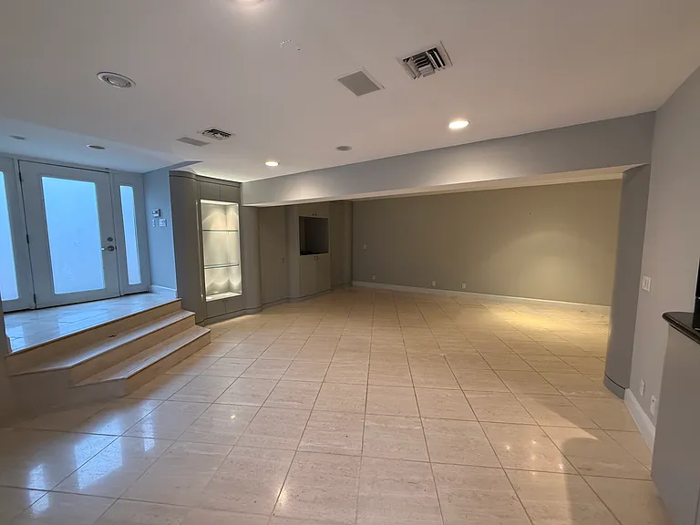 8030 Walinca Ter — Photo 3