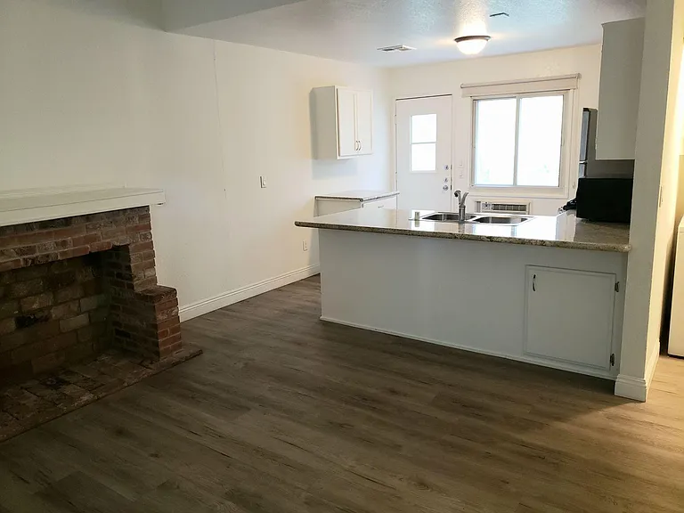 713 Huntley Dr — Photo 6