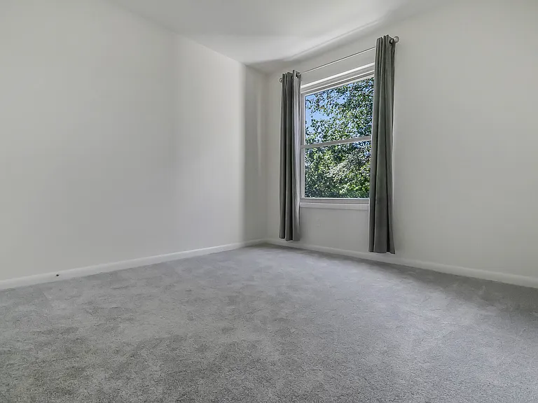 1613 Kenwood Ave — Photo 13