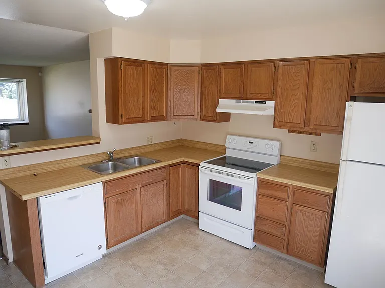 7612 Clover Hill Dr — Photo 4