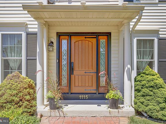 3rd image of 1115 Stonehenge Dr