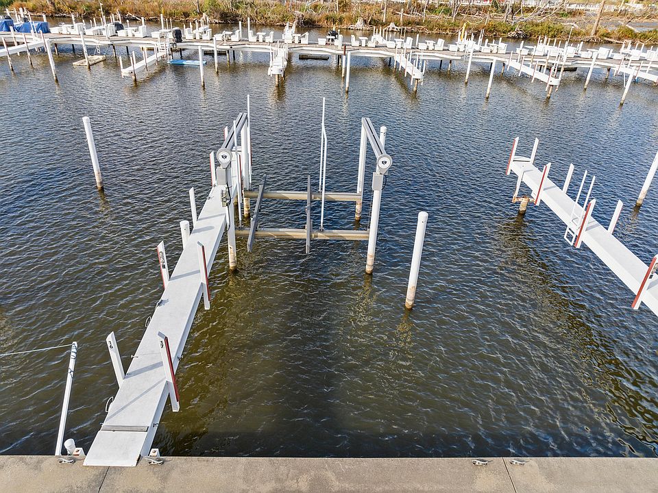1st image of 17 Harbor Lndg