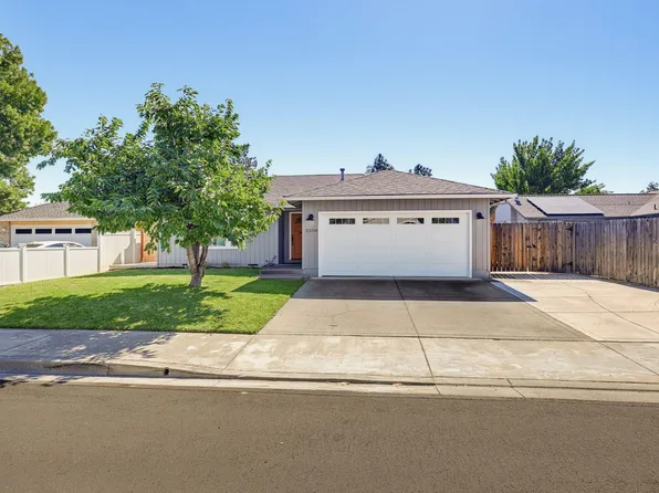 2558 Alma Dr, Medford, OR 97504
