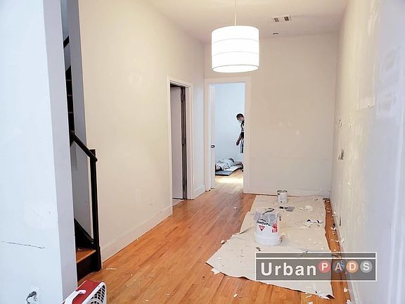 3rd image of 128 Manhattan Ave #1ONEL