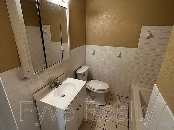5th image of 23856 Banbury Cir APT 1