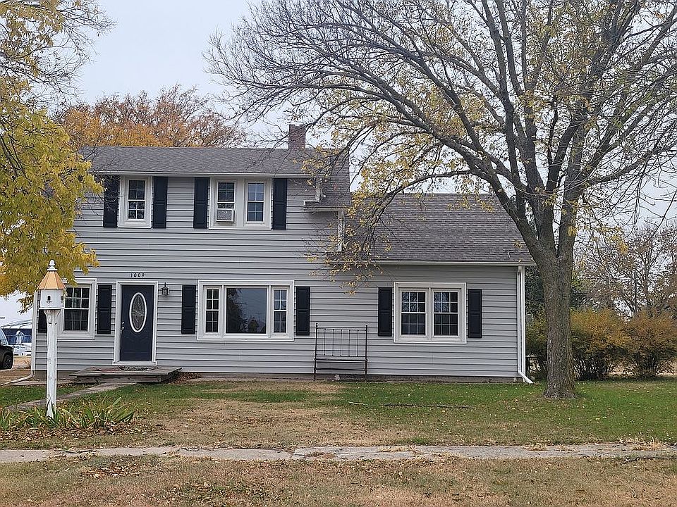 1st image of 1009 9th St