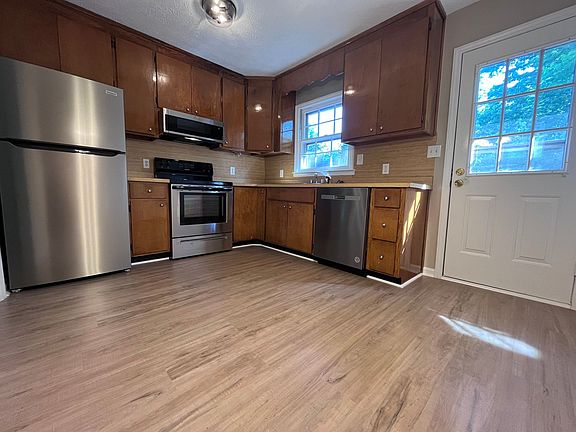 4th image of 221 Homer St #B