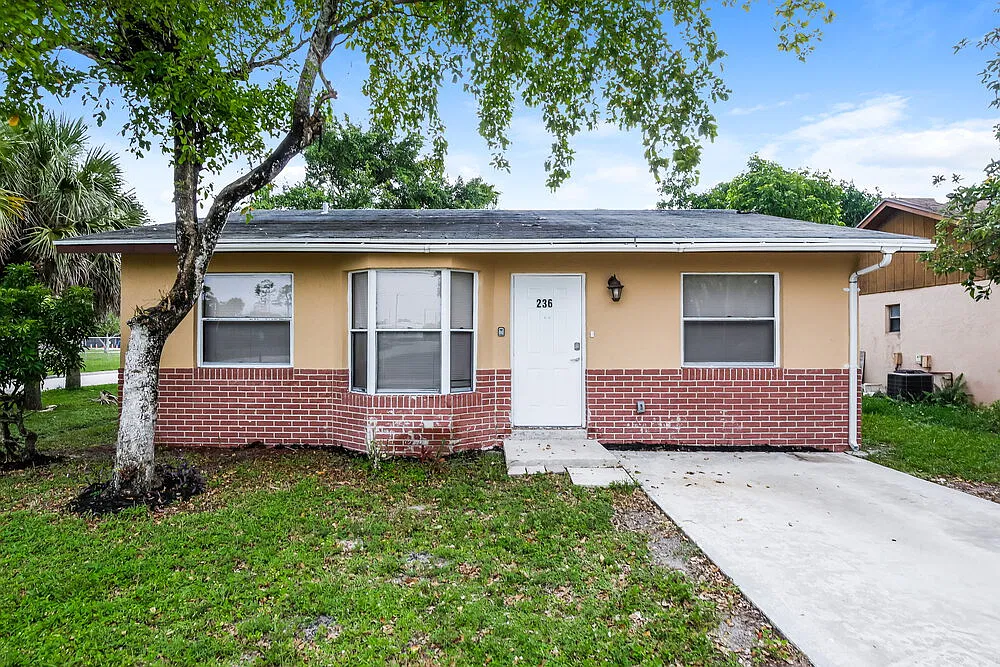 3 bed, 2.0 bath, 1099 sqft, $2,585 — Photo 1