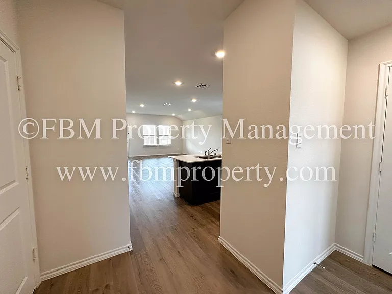 864 Keystone Ct — Photo 4