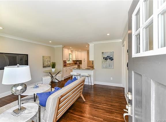 3rd image of 2633 Dora Dr