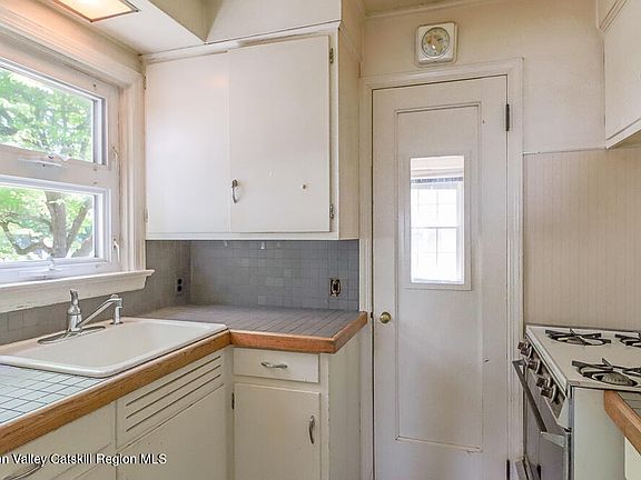 5th image of 26 Houseman Avenue